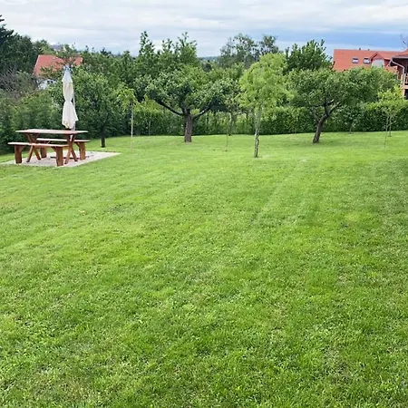 Green Garden Apartman *