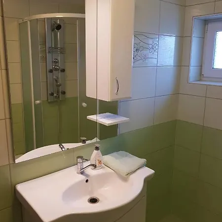 Green Garden Apartman *